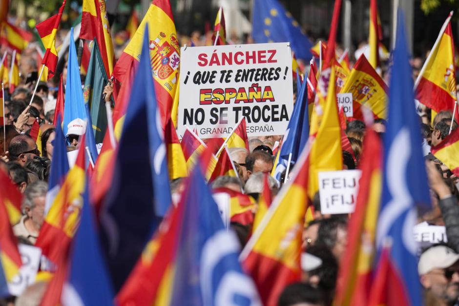 El PP ha cifrado en más de 45.000 personas los asistentes a la protesta que ha convocado en la Plaza de Felipe II