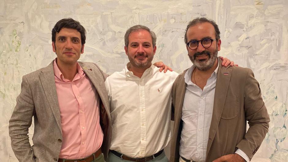 Pablo Gutiérrez, Ricardo Calleja  y Pablo Velasco en la presentación del libro 'Istmos' (Ediciones More)