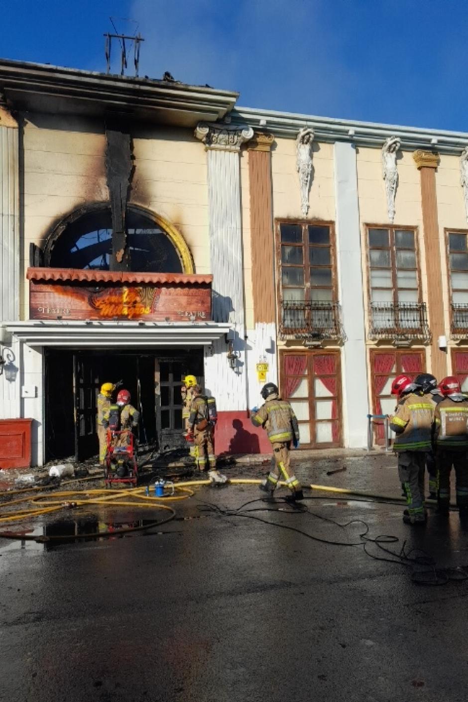 Exterior de la discoteca Teatre tras el incendio