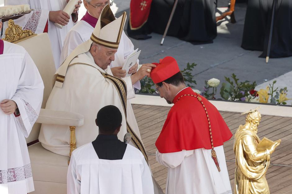 El recién nombrado cardenal José Cobo Cano, durante la ceremonia de recibimiento de la púrpura