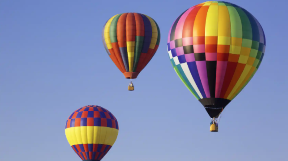 Globos aerostáticos surcan el cielo