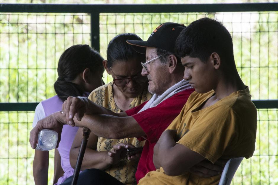 Una familia venezolana en un centro de atención de inmigrantes en el frontera entre Costa Rica y Panamá