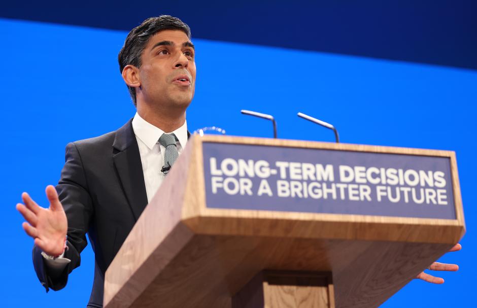 Manchester (United Kingdom), 04/10/2023.- British Prime Minister Rishi Sunak speaks at the Conservative Party Conference in Manchester, Britain, 04 October 2023. The conference runs from 01 to 04 October at Manchester Central. (Reino Unido) EFE/EPA/ADAM VAUGHAN
