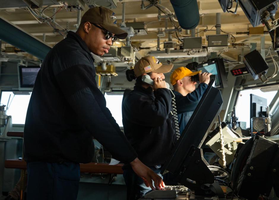 La tripulación del portaviones USS Gerald Ford en vigilancia marítima