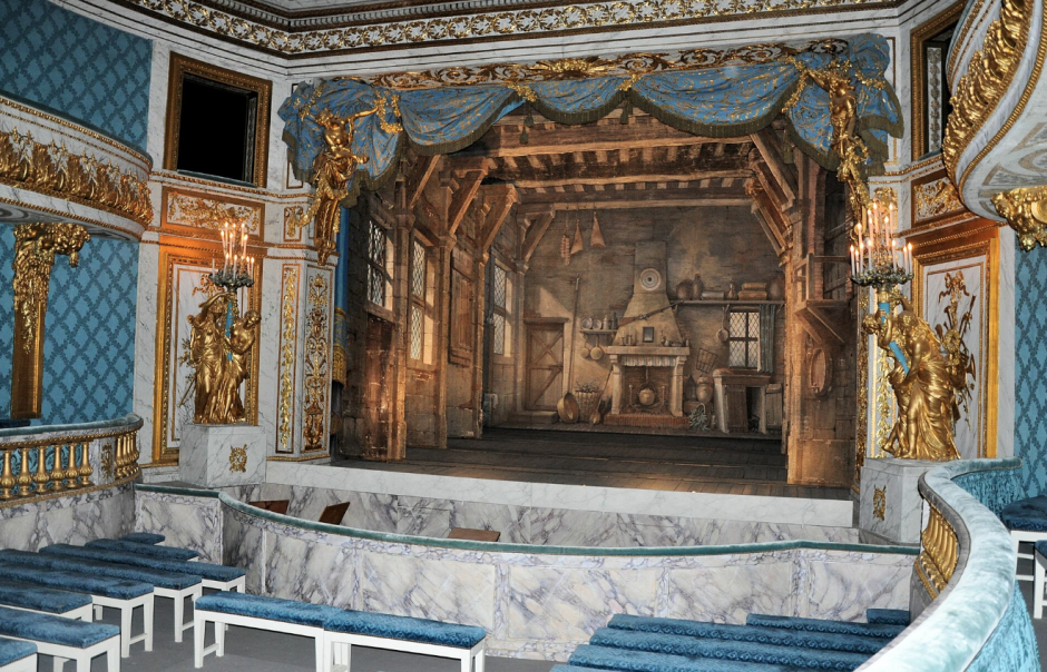 Escenario y platea del Teatro de la Reina