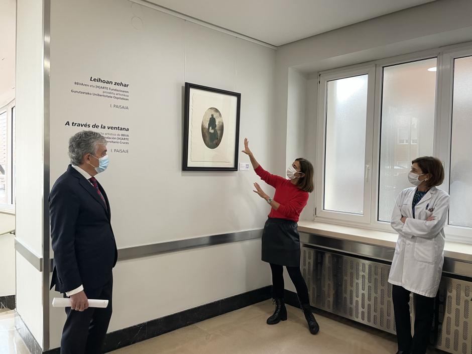 Tamara Kreisler en la inauguración de la exposición de la Colección BBVA "A través de la Ventana" en el Hospital Universitario Cruces de Bilbao