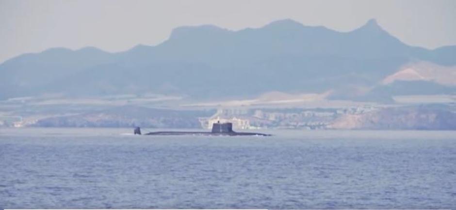 El submarino S-81 Isaac Peral navega en aguas de Cartagena