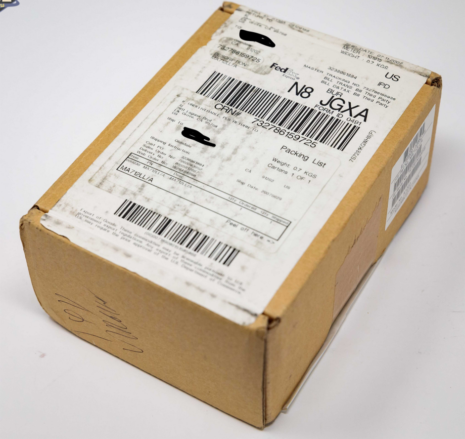 El iPhone de 2007 en su caja de envío de FedEx