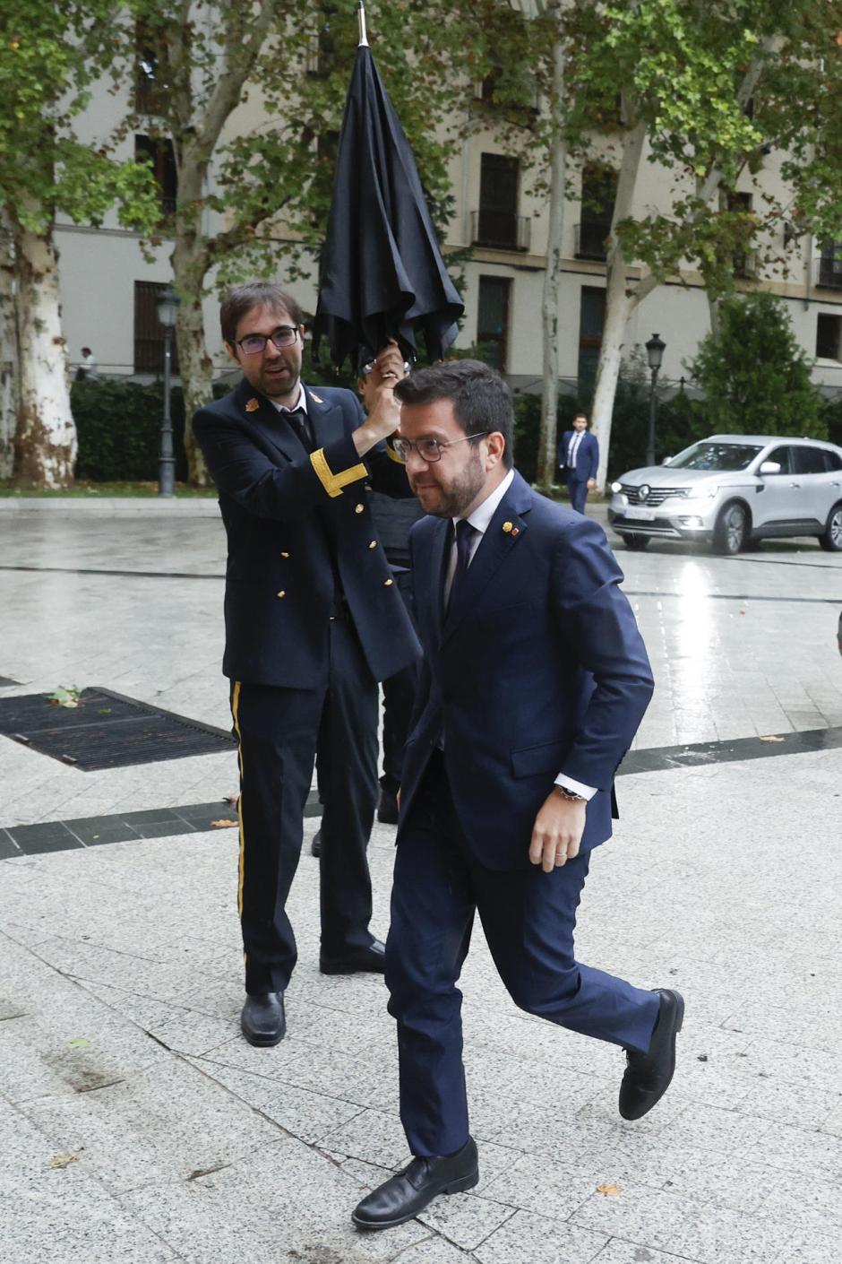 El presidente catalán, quien ha visitado de manera fugaz la Cámara Alta