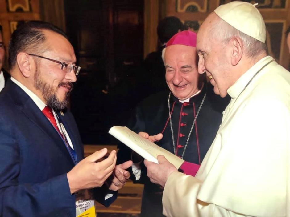 Rodrigo Guerra, junto al Papa Francisco y Vicenzo Paglia, presidente del Pontificio Consejo para la Familia