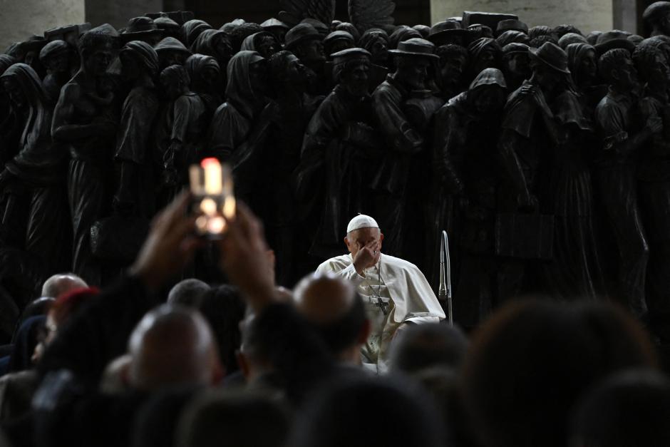 El Papa, durante la oración de este jueves 19 de octubre