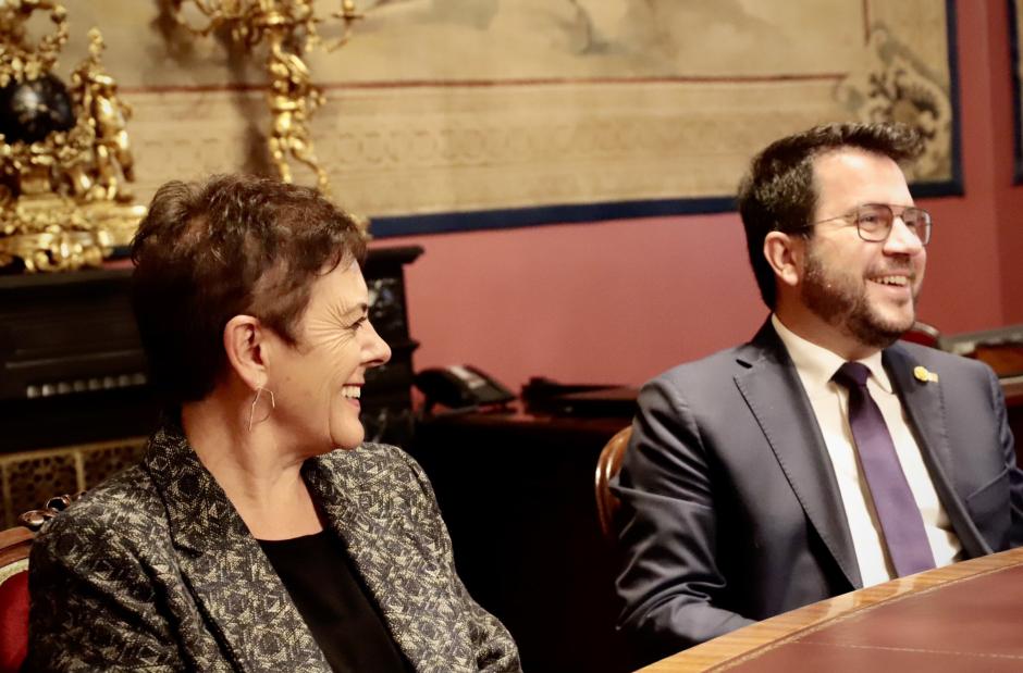 Aragonès y Aizpurua ríen distendidos en la sala Manuel Broseta del Senado