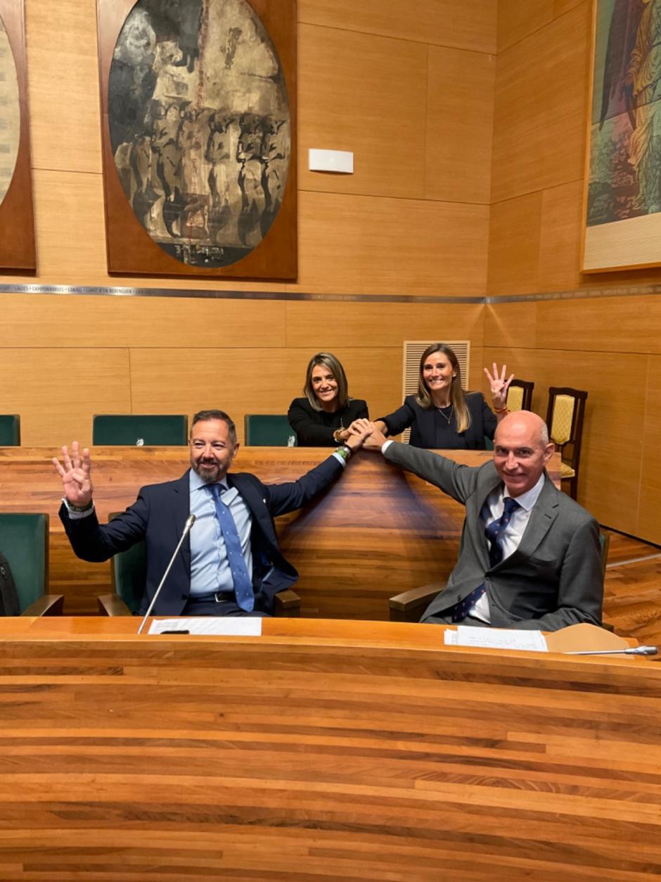Los cuatro concejales de Vox, en su primer pleno tras entrar en el Gobierno de María José Catalá