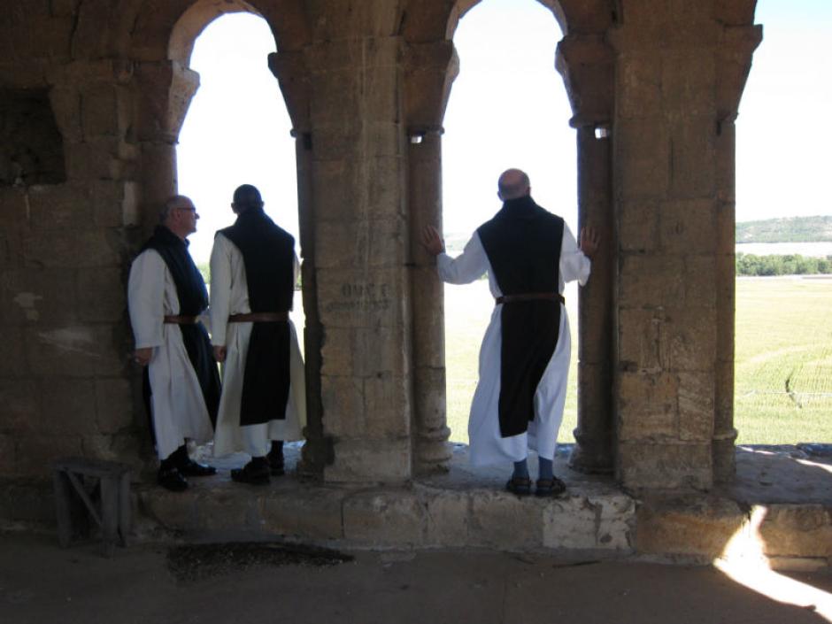 Varios monjes de la comunidad de Dueñas