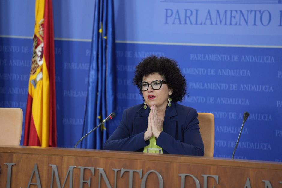 La presidenta del Grupo Parlamentario Mixto-Adelante Andalucía, Maribel Mora, este miércoles en rueda de prensa