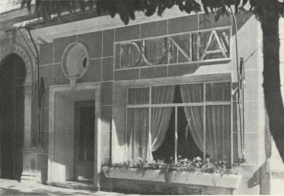 Fachada de la cafetería Dunia