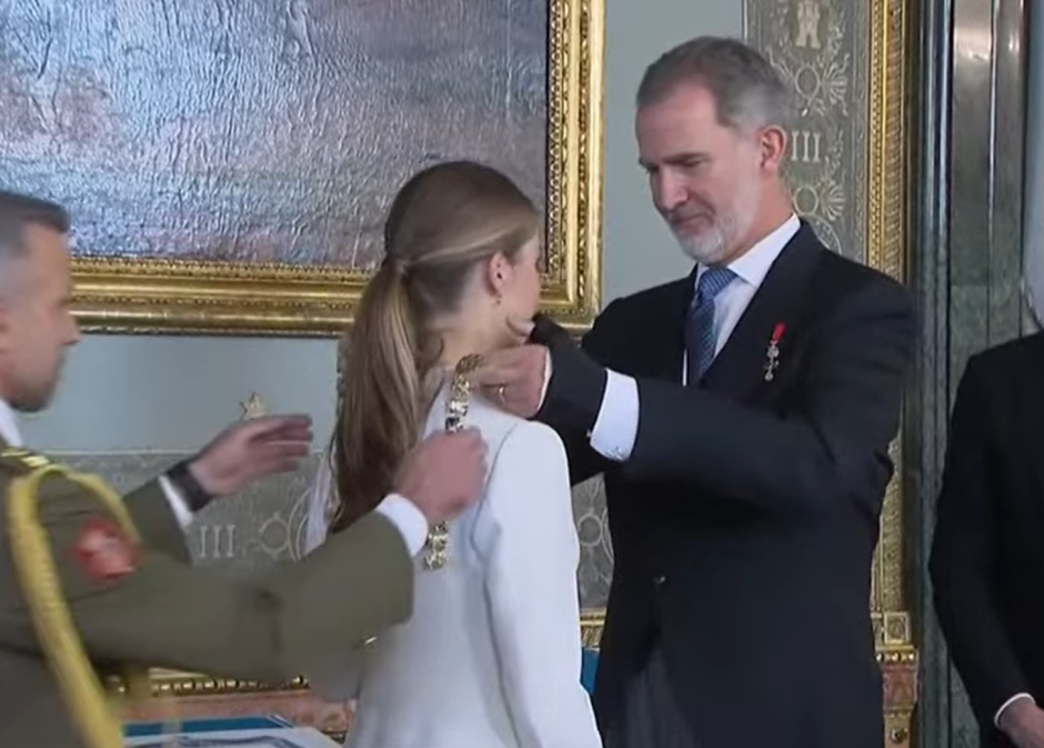 La Princesa de Asturias recibe el Collar de Carlos III