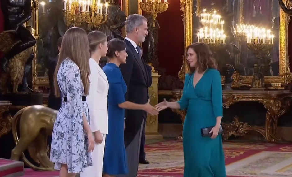 La Familia Real saluda a la presidenta de la Comunidad de Madrid, Isabel Díaz Ayuso