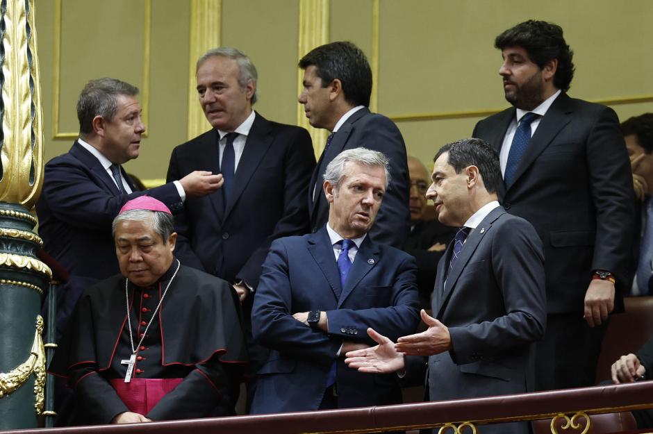 Presidentes autonómicos y el nuncio apostólico en la tribuna de invitados