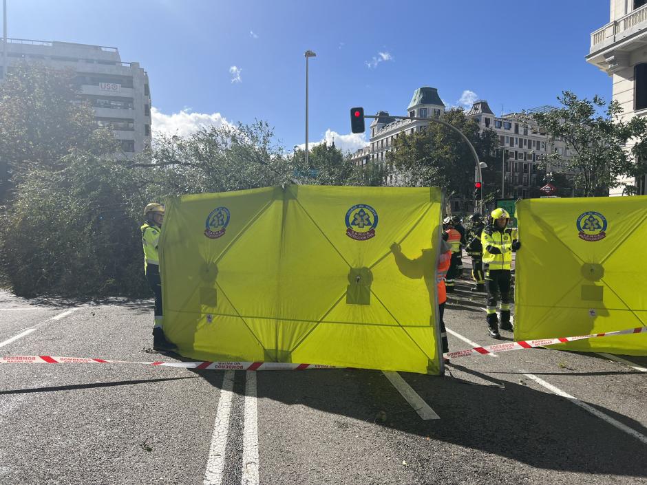 Samur trabajando en la zona del accidente