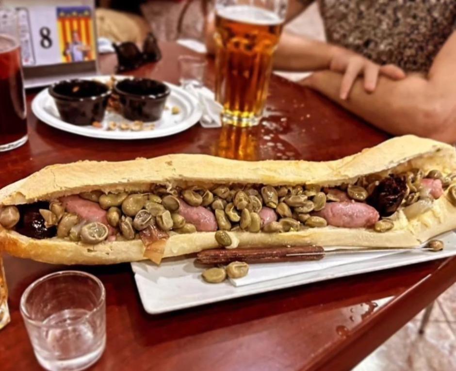 El bocadillo de ‘blanco y negro’ es uno de los almuerzos más tradicionales en Valencia