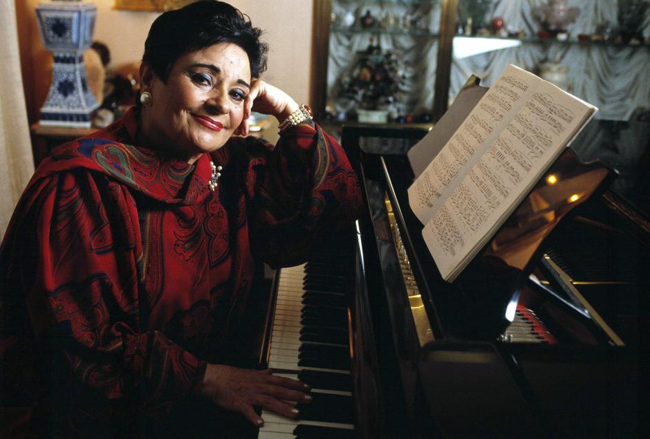 La soprano Victoria de los Ángeles, en su domicilio de Barcelona, en 1992