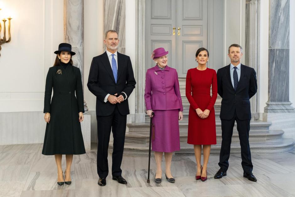 La Reina Margarita de Dinamarca, en el centro, junto a los Reyes de España y los príncipes herederos de Dinamarca