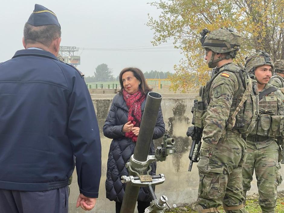 La ministra de Defensa, durante su visita a Base ‘Príncipe’, en Paracuellos del Jarama (Madrid)