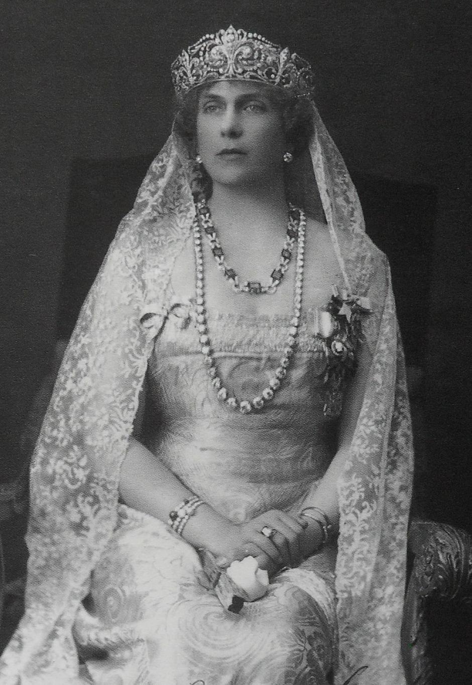 Victoria Eugenia con la tiara
