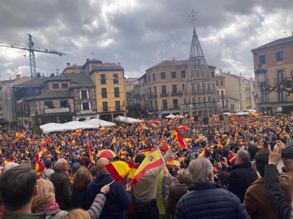 Manifestación contra la amnistía en la Plaza del Azoguejo, en Segovia
