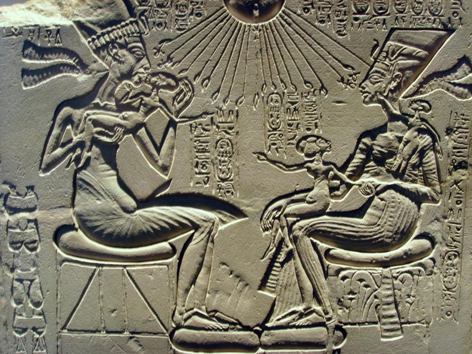 Ankenatón, Nefertiti y sus hijas