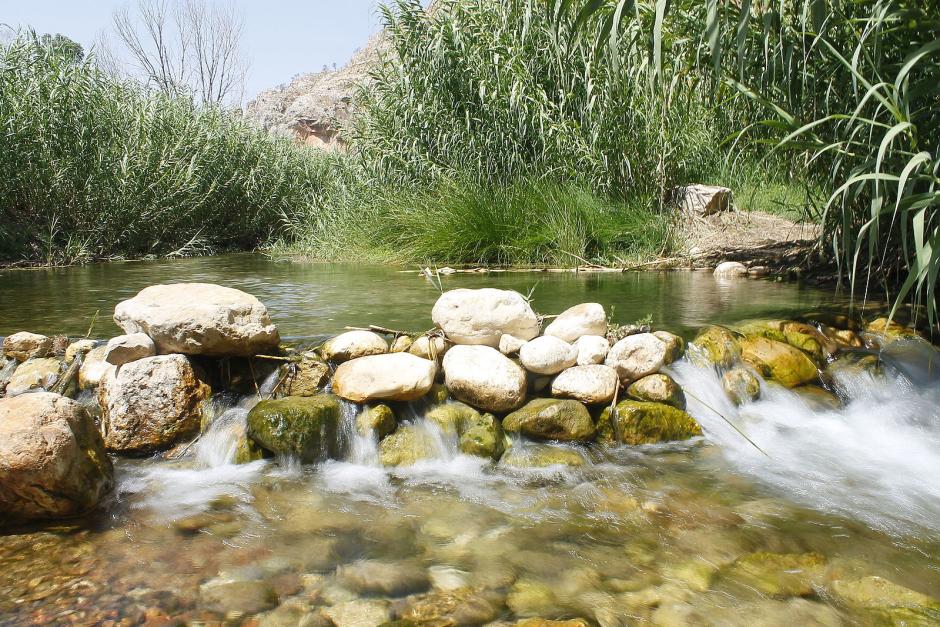 Río Turia a su paso por la localidad valenciana de Gestalgar