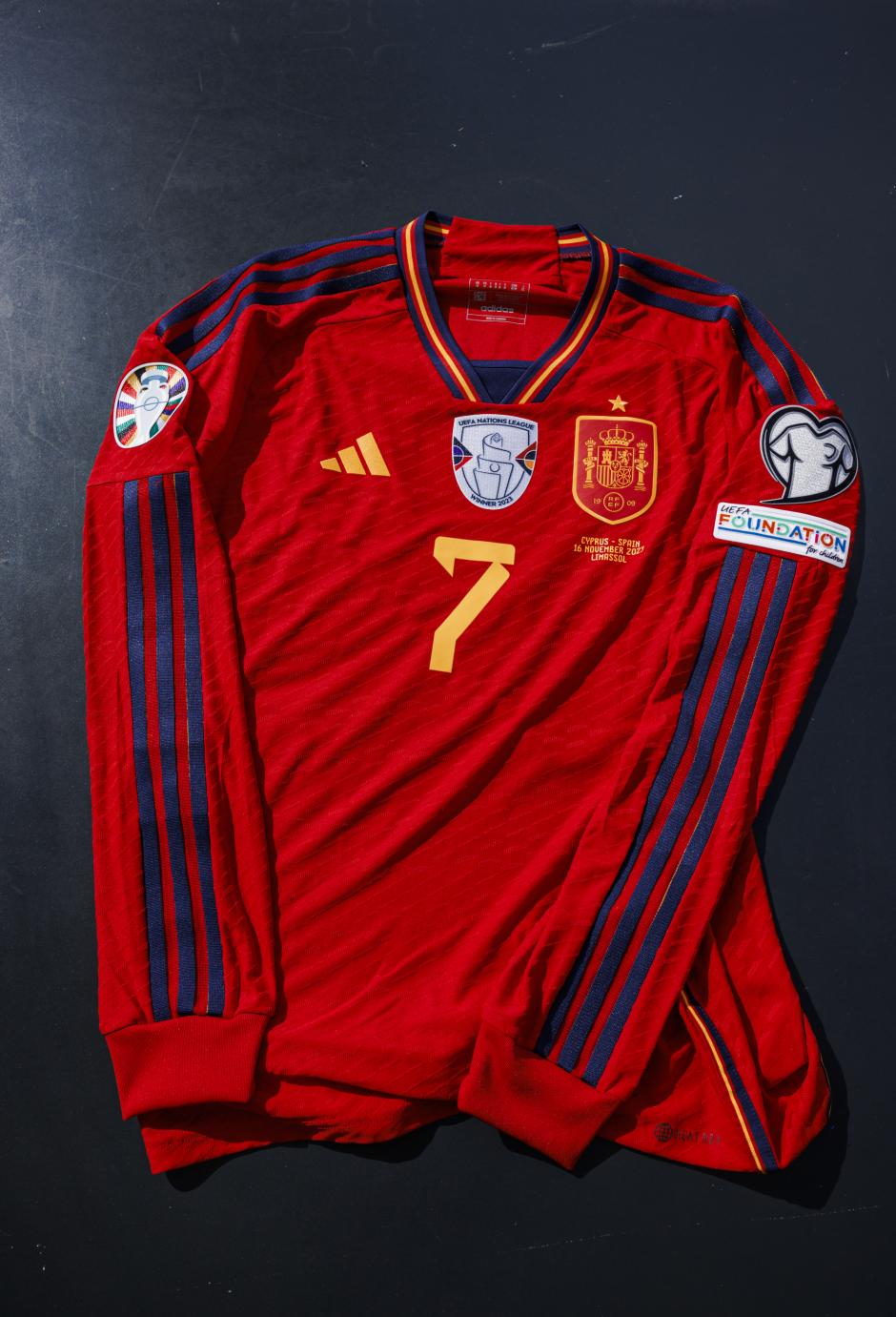 La nueva camiseta de la selección española, al completo