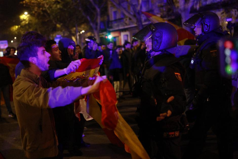 Tensión en Ferraz en la decimocuarta noche de protestas que termina con ...