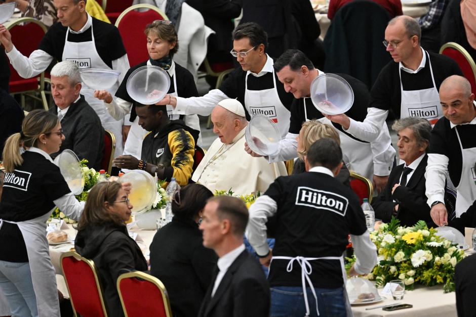 Comida en el Vaticano por el Día Mundial de los Pobres