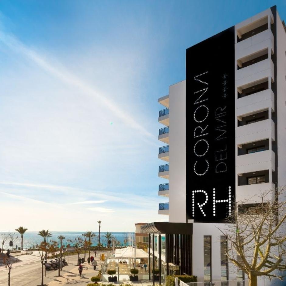 Exterior del hotel RH Corona del Mar, donde se realiza una prueba piloto de habitación del futuro