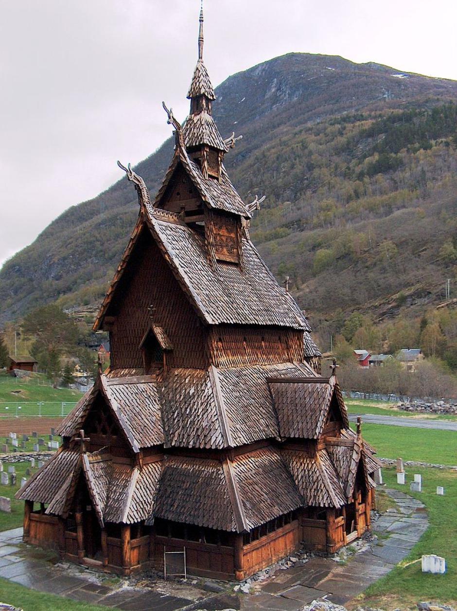 Iglesia de madera de Borgund vista desde el occidente