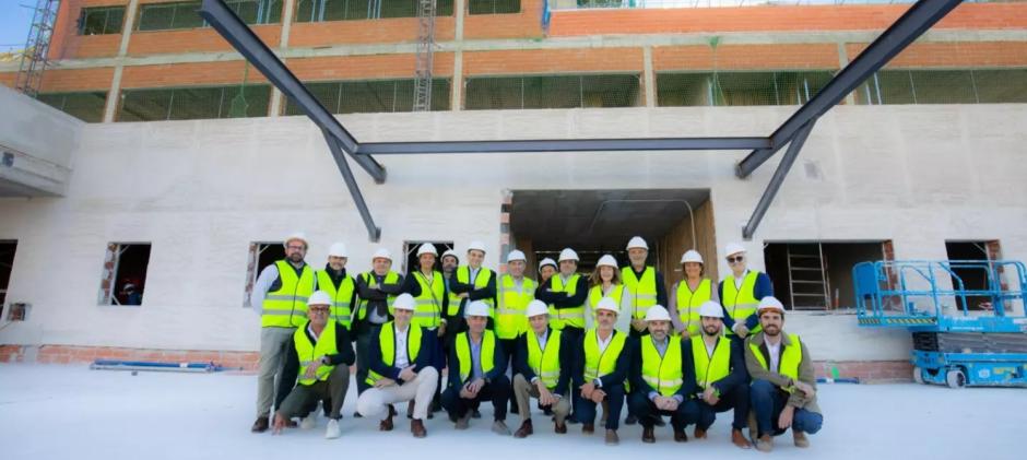 Visita a las obras del futuro hospital de Vithas en Valencia por parte de miembros de la empresa