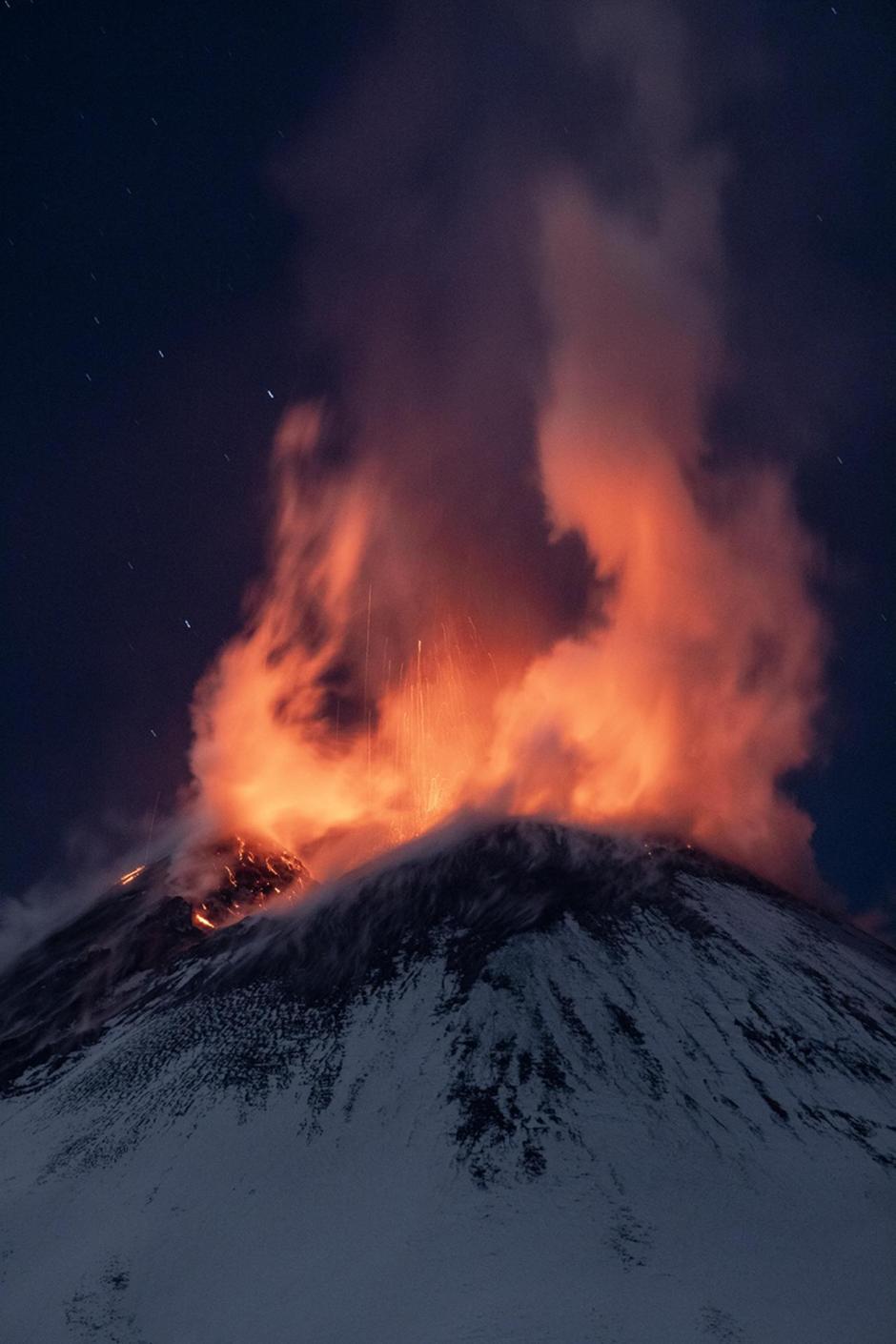 La lava sale del Etna