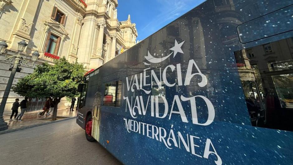 Autobuses vinilados con la campaña de la Navidad en Valencia