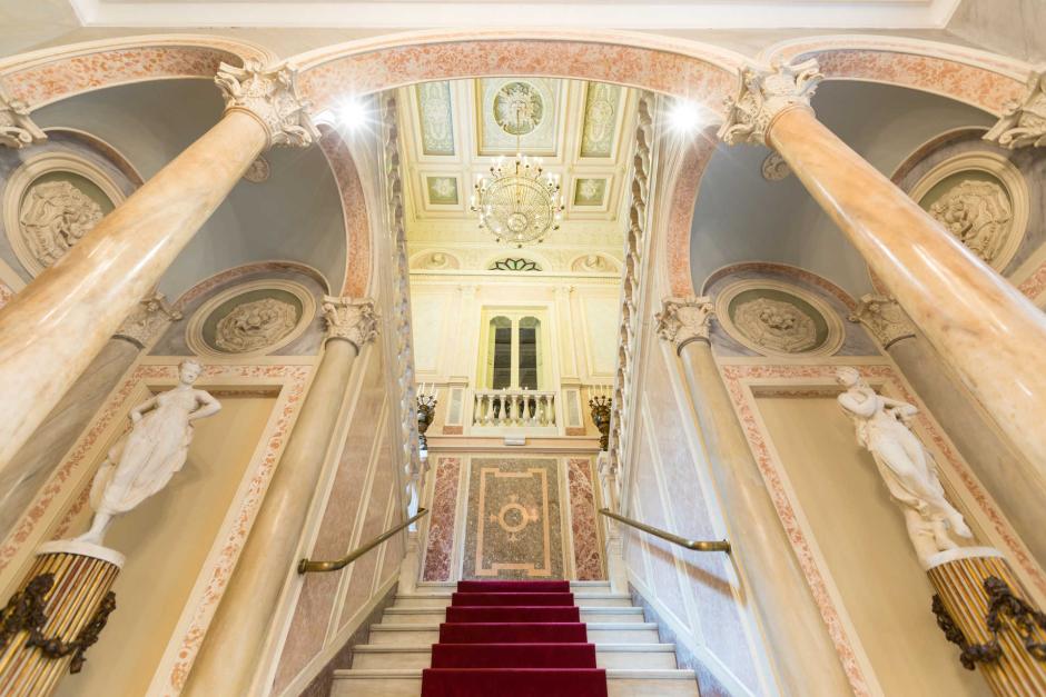 Escalera en el interior del Palacio del Marqués de Dos Aguas, en Valencia