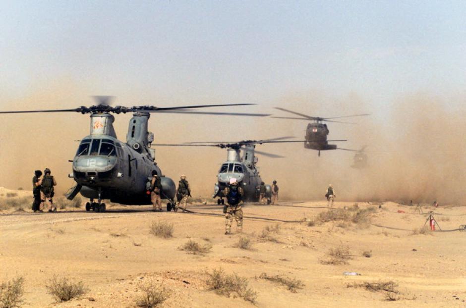 Una imagen de la invasión de Irak llevada a cabo por una coalición internacional liderada por Estados Unidos en 2003