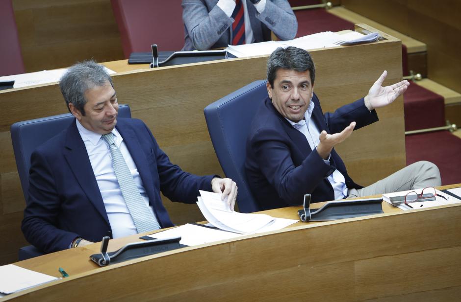 Carlos Mazón y Vicente Barrera, en el Parlamento autonómico