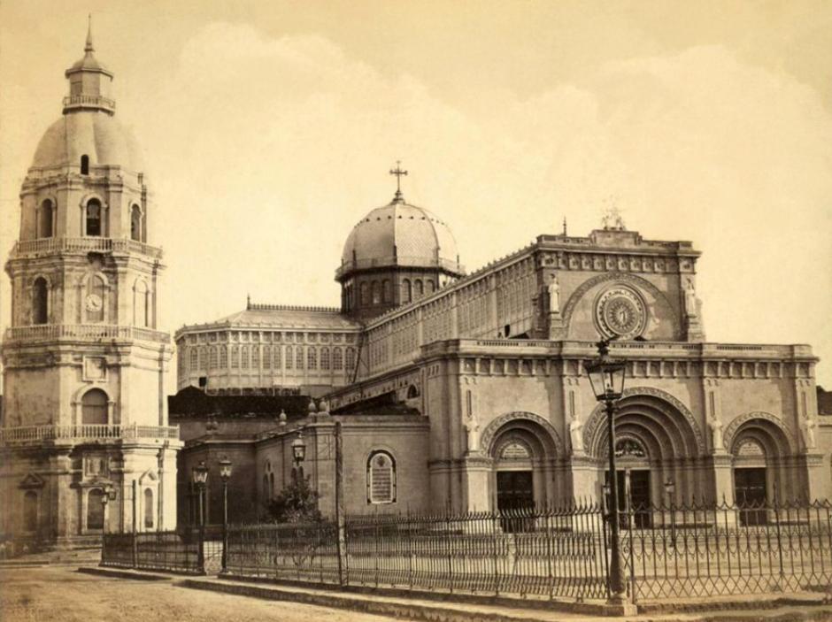 Catedral de Manila (La catedral fue dañada y destruida varias veces desde que se construyó la estructura original en 1581, mientras que la octava y actual estructura de la catedral se completó en 1958)