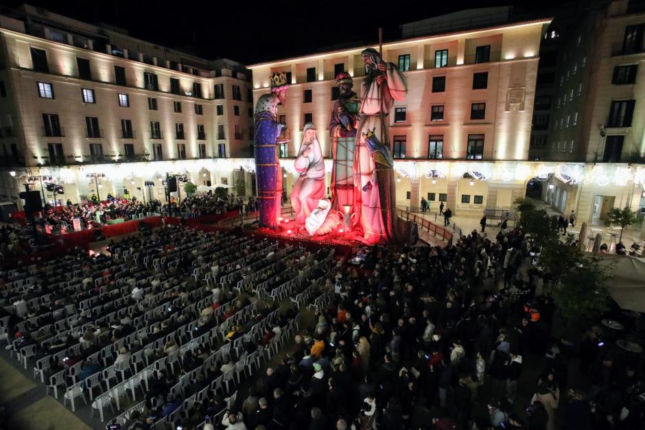 Imponente aspecto de la Sagrada Familia del Belén de Alicante