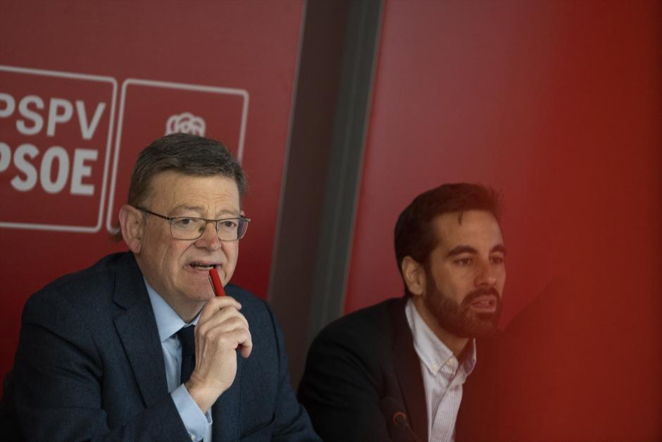 Ximo Puig junto a José Muñoz, en la sede del PSPV-PSOE, en abril de 2023