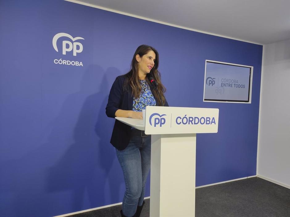 La secretaria general del PP de Córdoba, Araceli Cabello, en rueda de prensa.
