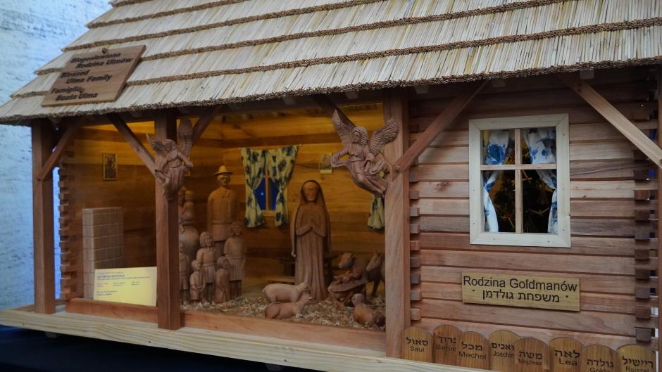 La Sagrada Familia en una cabaña de madera