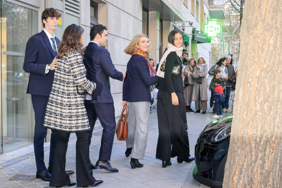 La Infanta Elena, con sus hijos Felipe y Victoria de Marichalar