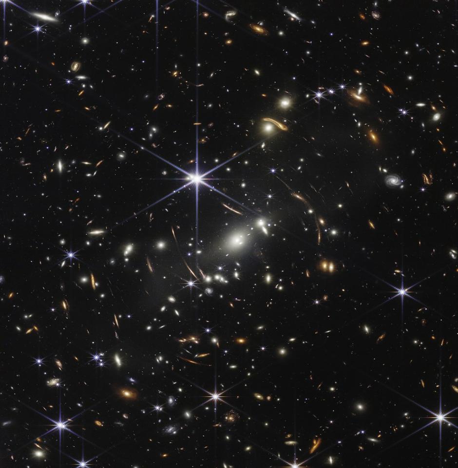 El cúmulo de galaxias SMACS J0723.3–7327 fotografiado por Webb